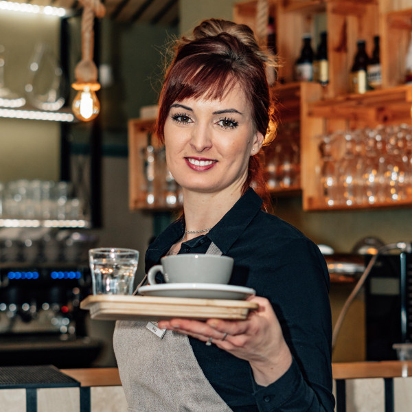 Eva Vondrová / waitress